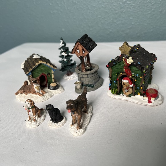 Lemax Christmas Village 2" Tall Dog & Doghouses - Water Well Tree & Dogs & Cat - Picture 2 of 8